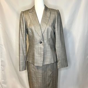 Antonio Melani  size 4-6, gray, skirt and jacket 2 piece suit,